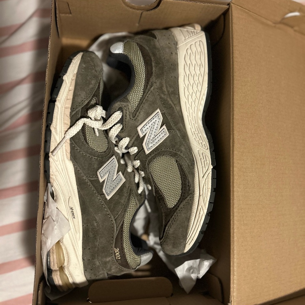 New Balance 2002R